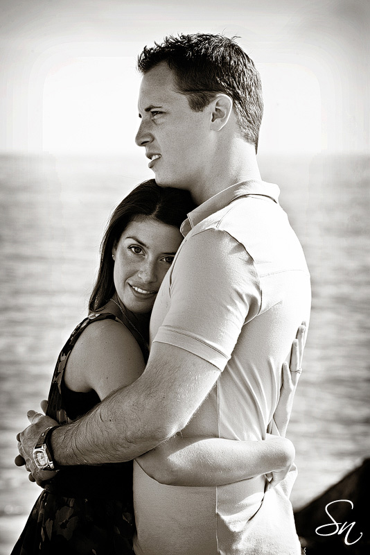 http://www.sofianegronblog.com/wp-content/uploads/2009/01/couple_hugging_beach.jpg